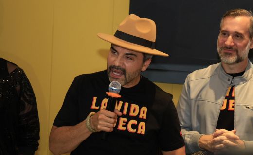 Manny Pérez se estrenará en la comedia con “La Vida Chueca”